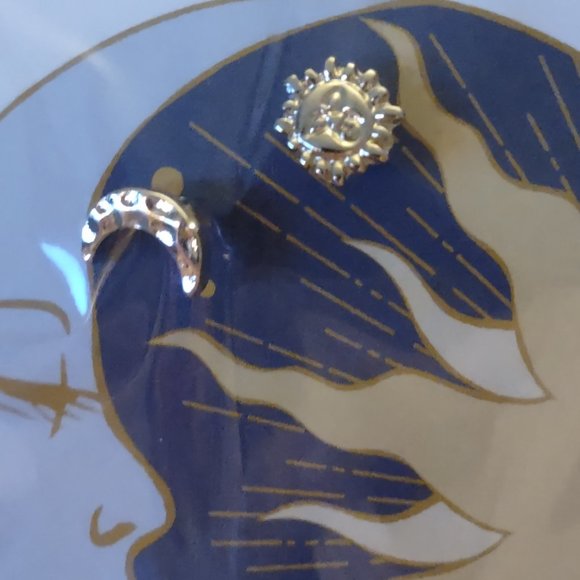 gold tone sun and moon earrings on a card  - very cute! - Picture 3 of 3